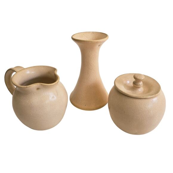 Dana Turpin Signed Pottery Three Piece Set Creamer, Sugar Bowl, Vase Tan Peach - Picture 1 of 10
